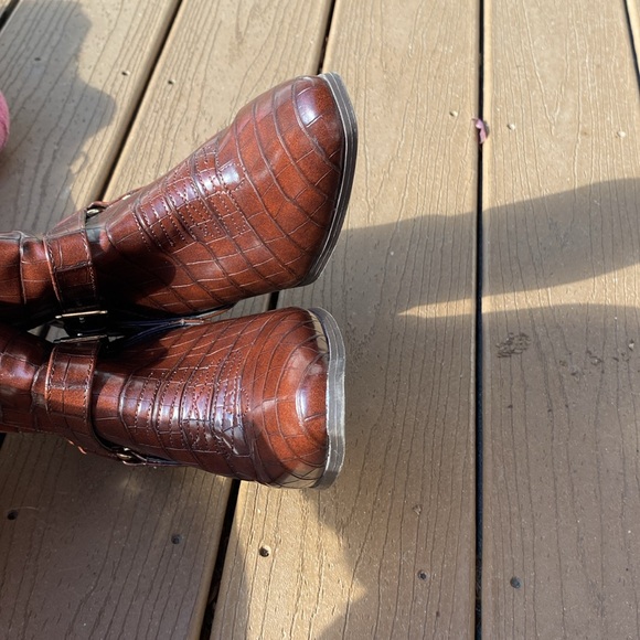 Just Fab Elora buckle under boot detail cowgirl booties faux croc in brown 7.5 - Picture 9 of 16